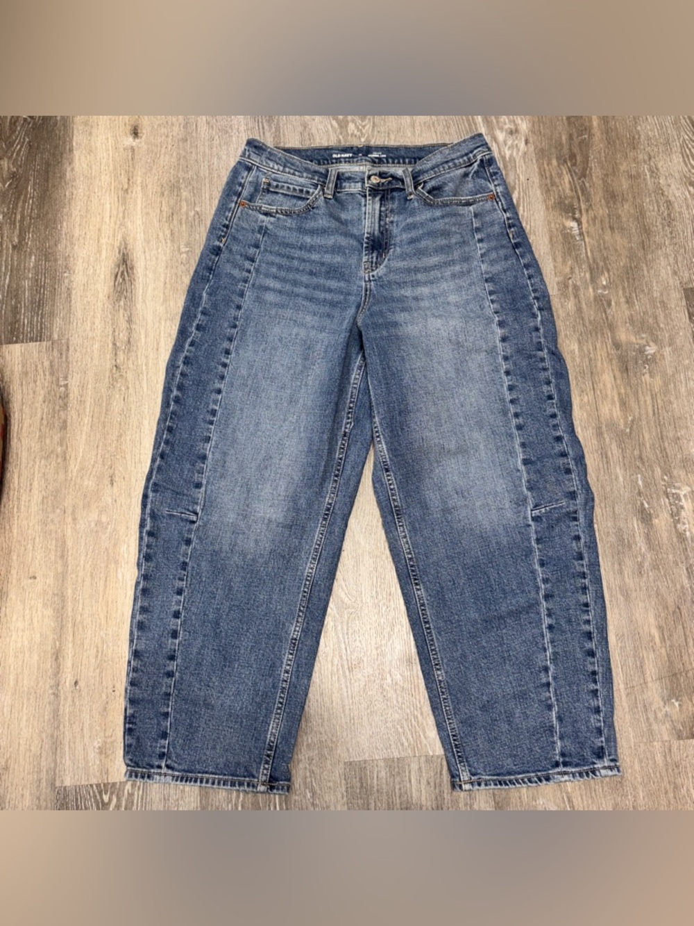 Old Navy High Rise Barrel Leg Jeans Women's Size 10 Medium Blue Wash Denim Color